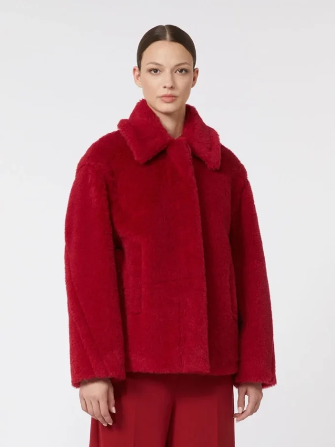 Kurzer Teddy-Mantel aus Alpaka und Wolle, rot