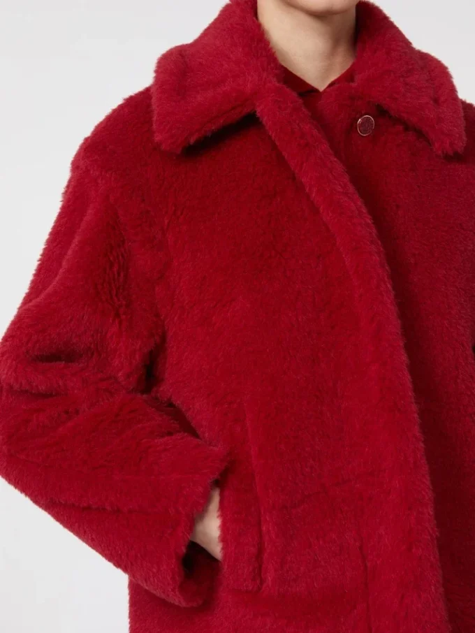 Kurzer Teddy-Mantel aus Alpaka und Wolle, rot