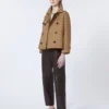 Kurzer, wasserabweisender Trenchcoat aus Twill, braun Kurzer, wasserabweisender Trenchcoat aus Twill, braun