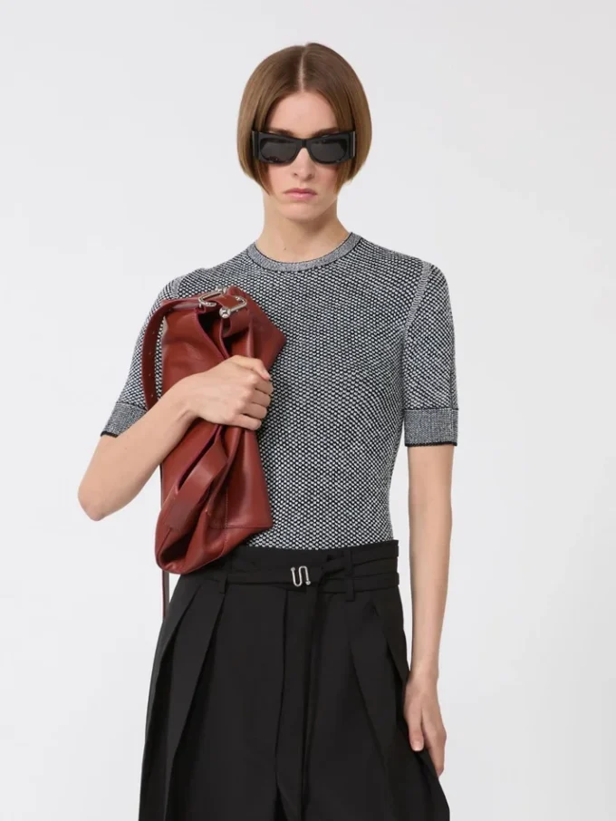 Kurzärmeliger Pullover aus Viskose-Mesh, weiß-schwarz Kurzärmeliger Pullover aus Viskose-Mesh, weiß-schwarz