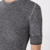 Kurzärmeliger Pullover aus Viskose-Mesh, weiß-schwarz Kurzärmeliger Pullover aus Viskose-Mesh, weiß-schwarz