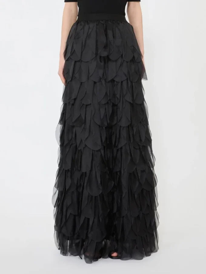 Langer Rock mit Blütenblättern aus Seidenorganza, schwarz