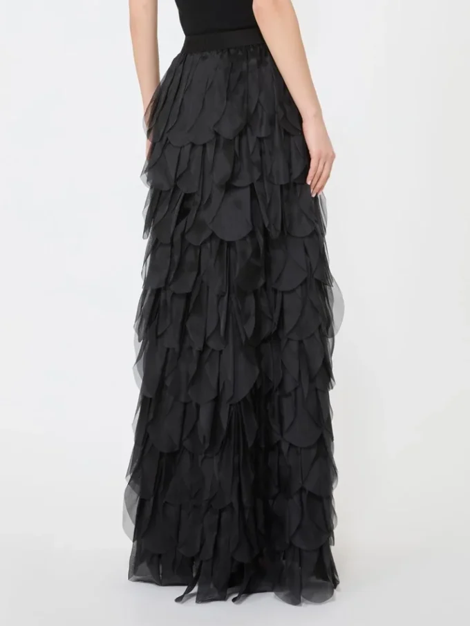 Langer Rock mit Blütenblättern aus Seidenorganza, schwarz