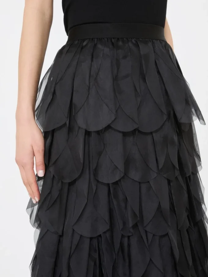 Langer Rock mit Blütenblättern aus Seidenorganza, schwarz