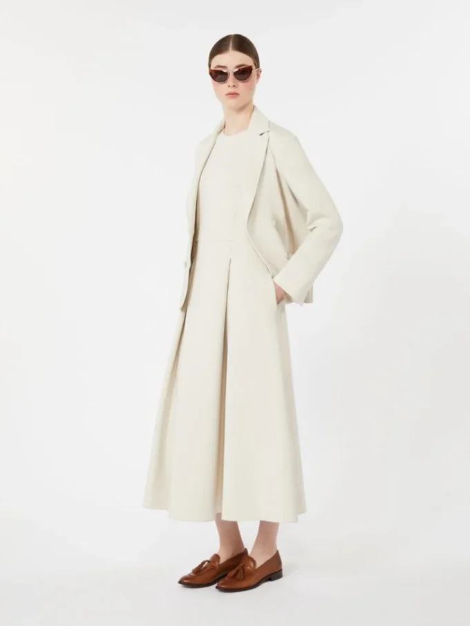 Langes, ausgestelltes Kleid aus Scuba-Jersey, beige Langes, ausgestelltes Kleid aus Scuba-Jersey, beige