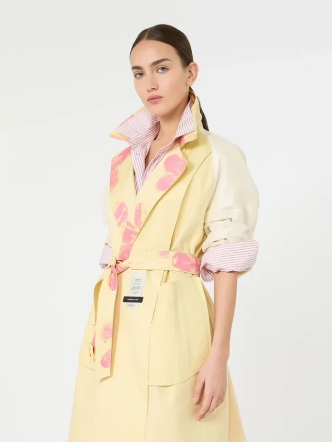 Midi-Trenchcoat aus gemustertem, wasserabweisendem Gabardine, gelb Midi-Trenchcoat aus gemustertem, wasserabweisendem Gabardine, gelb