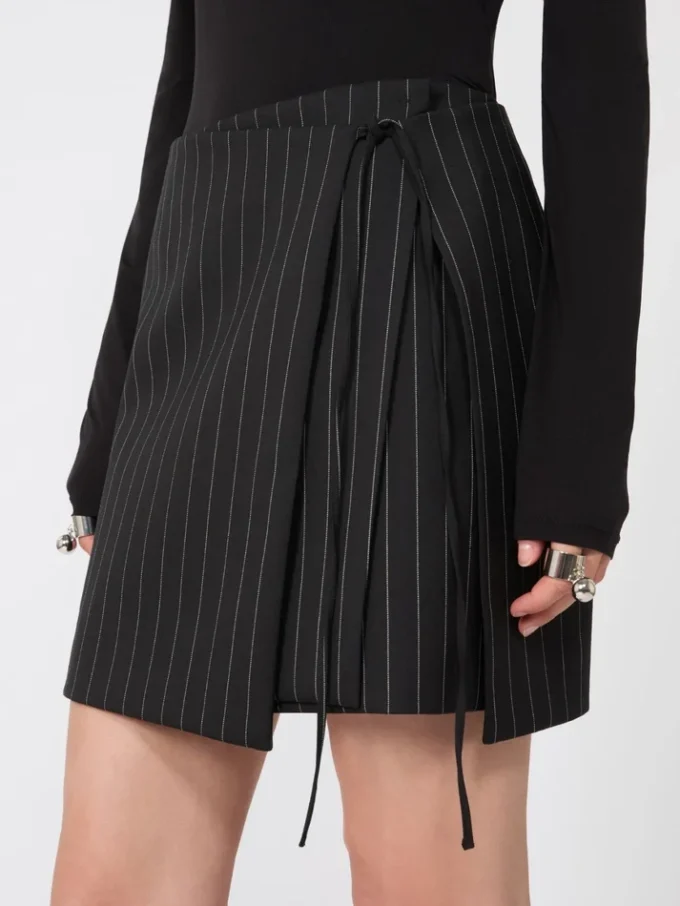 Minirock aus Gabardine mit Nadelstreifen, schwarz Minirock aus Gabardine mit Nadelstreifen, schwarz