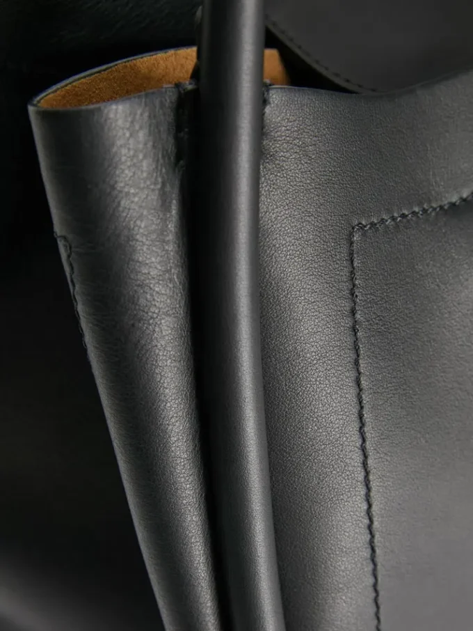 Mittlere Marine-Tasche aus Leder, schwarz Mittlere Marine-Tasche aus Leder, schwarz