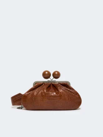 Mittlere Pasticcino-Tasche aus Leder mit Krokodilprägung, rotbraun