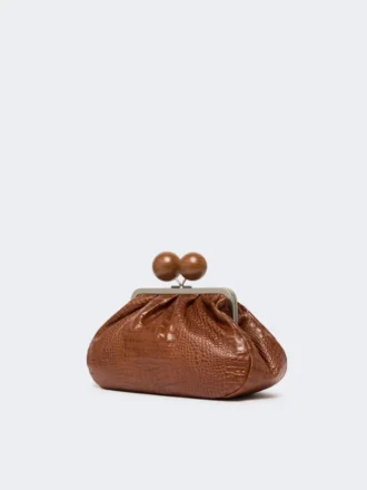 Mittlere Pasticcino-Tasche aus Leder mit Krokodilprägung, rotbraun