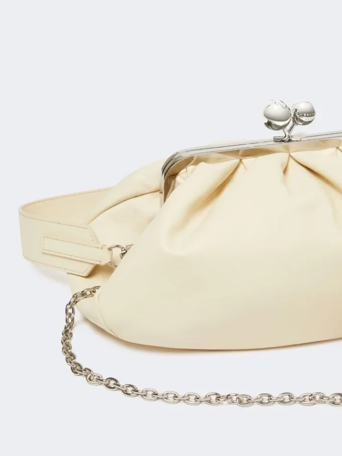Mittlere Pasticcino-Tasche aus Schafsleder, elfenbeinfarben Mittlere Pasticcino-Tasche aus Schafsleder, elfenbeinfarben