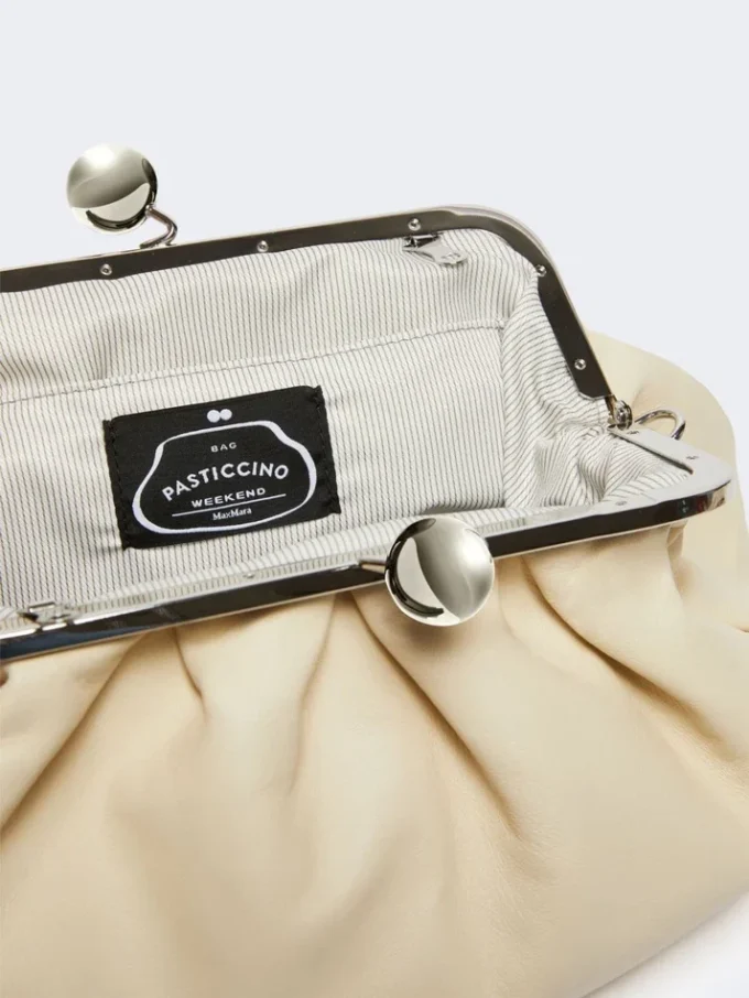 Mittlere Pasticcino-Tasche aus Schafsleder, elfenbeinfarben Mittlere Pasticcino-Tasche aus Schafsleder, elfenbeinfarben