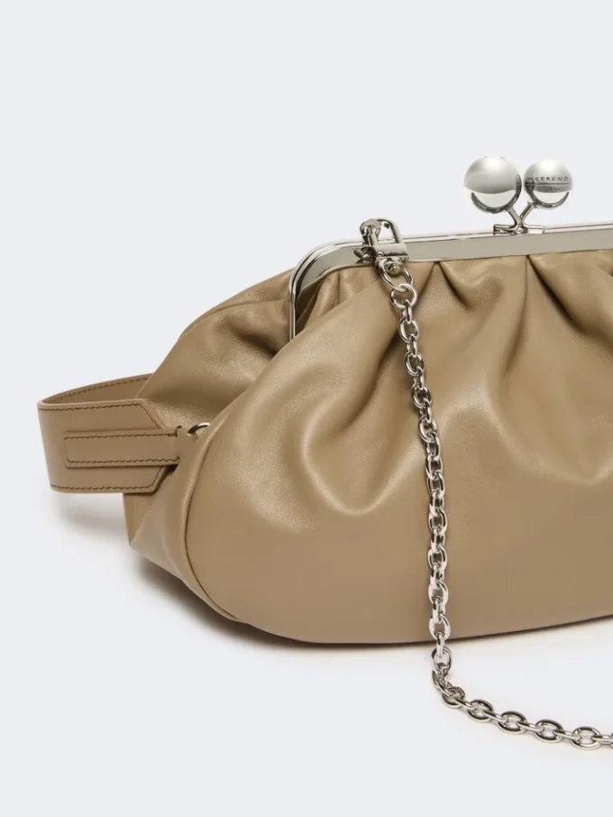 Mittlere Pasticcino-Tasche aus Schafsleder, taubengrau Mittlere Pasticcino-Tasche aus Schafsleder, taubengrau