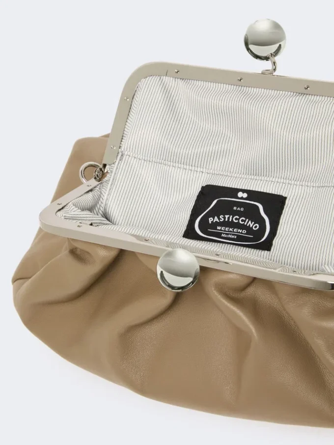 Mittlere Pasticcino-Tasche aus Schafsleder, taubengrau Mittlere Pasticcino-Tasche aus Schafsleder, taubengrau