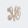 Monogramm-Brosche mit Strasssteinen, elfenbeinfarben Monogramm-Brosche mit Strasssteinen, elfenbeinfarben