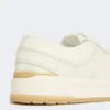 Niedrige Sneaker aus getrommeltem Leder, weiß