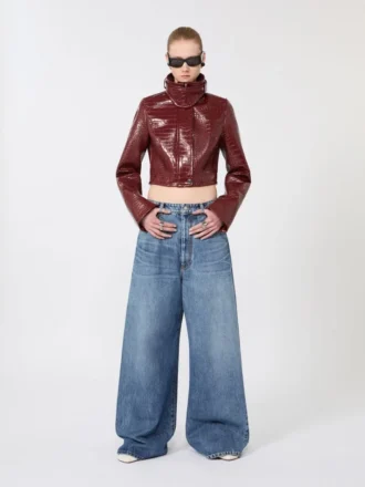 Kurze Lacklederjacke mit Alligator-Print, dunkelrot