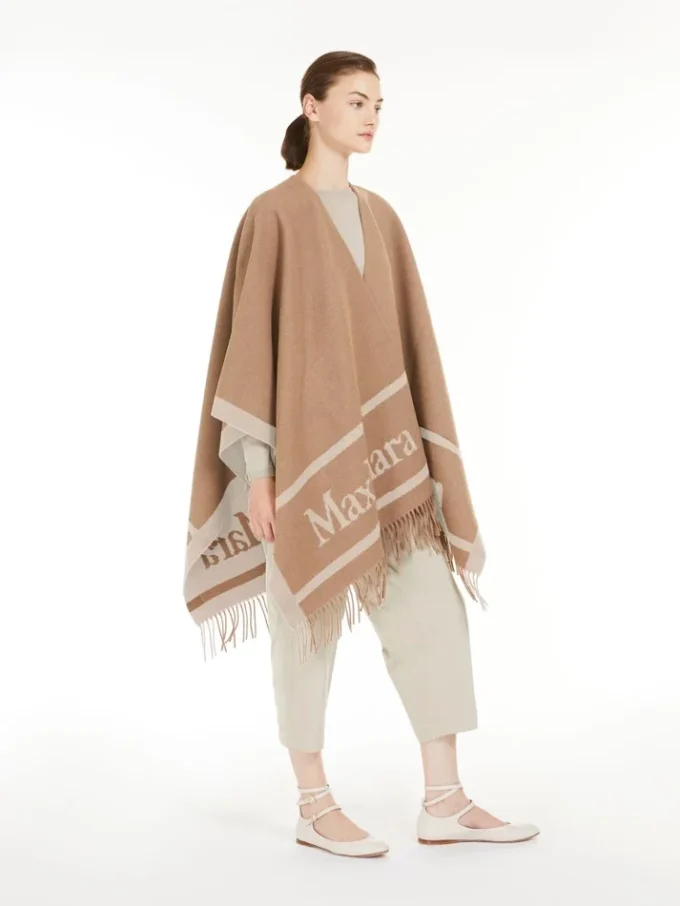 Poncho aus Jacquard-Wolle, kamelfarben Poncho aus Jacquard-Wolle, kamelfarben