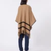 Poncho aus Jacquard-Wolle, kamelfarben Poncho aus Jacquard-Wolle, kamelfarben
