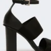 Sandalen aus Kalbsleder und elastischem Gurtband, schwarz Sandalen aus Kalbsleder und elastischem Gurtband, schwarz