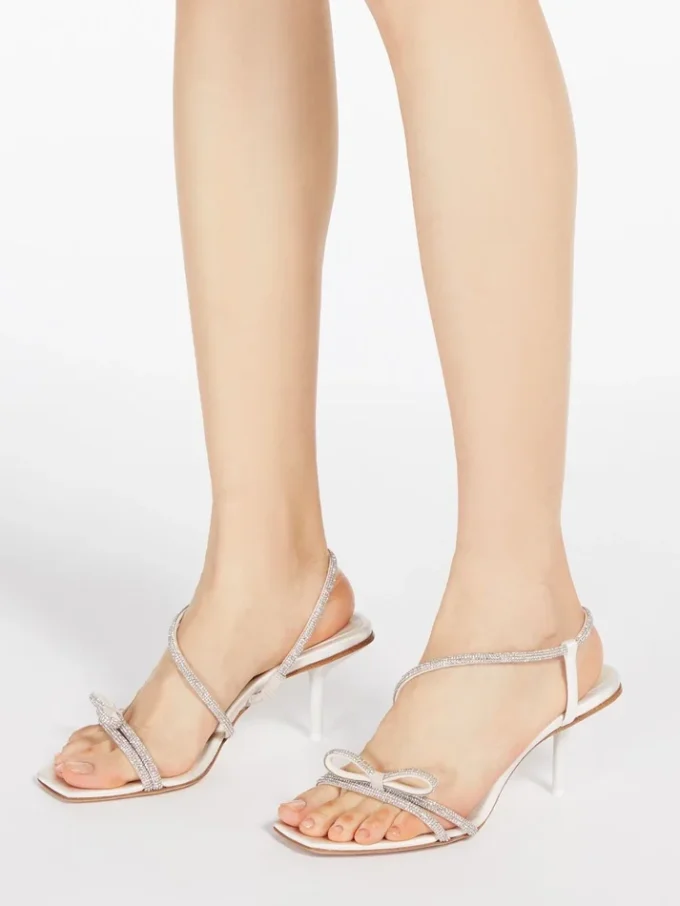 Sandalen aus Satin und Strass, elfenbeinfarben