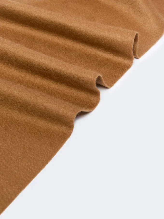 Stola aus Kaschmir mit Monogramm-Stickerei, tabakfarben Stola aus Kaschmir mit Monogramm-Stickerei, tabakfarben