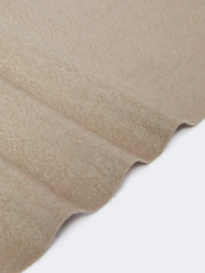 Stola aus reinem Kaschmir mit Monogramm-Detail, sandfarben Stola aus reinem Kaschmir mit Monogramm-Detail, sandfarben