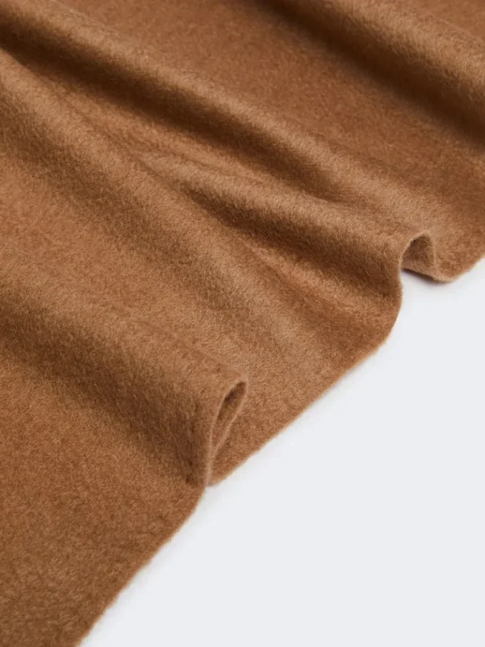 Stola in Camel mit Monogramm-Stickerei, Camel Stola in Camel mit Monogramm-Stickerei, Camel