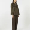 Wasserabweisender Trenchcoat aus Baumwolle mit Zweireiher-Schlitz, grün Wasserabweisender Trenchcoat aus Baumwolle mit Zweireiher-Schlitz, grün