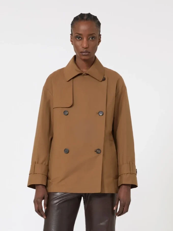 Wasserabweisender Trenchcoat aus Baumwolle mit Zweireiher-Schlitz, tabakfarben
