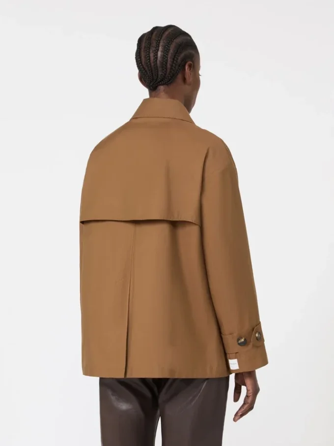 Wasserabweisender Trenchcoat aus Baumwolle mit Zweireiher-Schlitz, tabakfarben