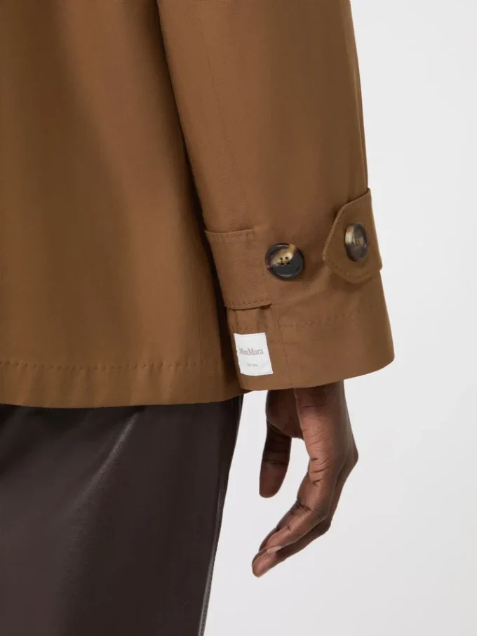 Wasserabweisender Trenchcoat aus Baumwolle mit Zweireiher-Schlitz, tabakfarben