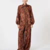 Weit geschnittene Seidenhose mit Print, Terrakotta