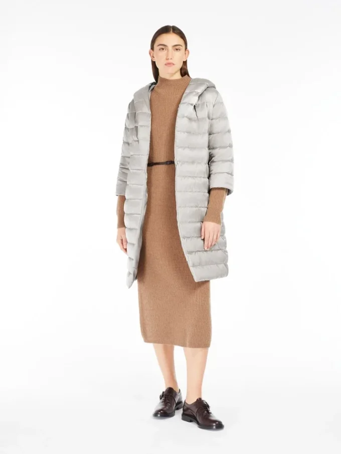 Wendbare Daunenjacke aus wasserabweisendem Satin, elfenbeinfarben Wendbare Daunenjacke aus wasserabweisendem Satin, elfenbeinfarben
