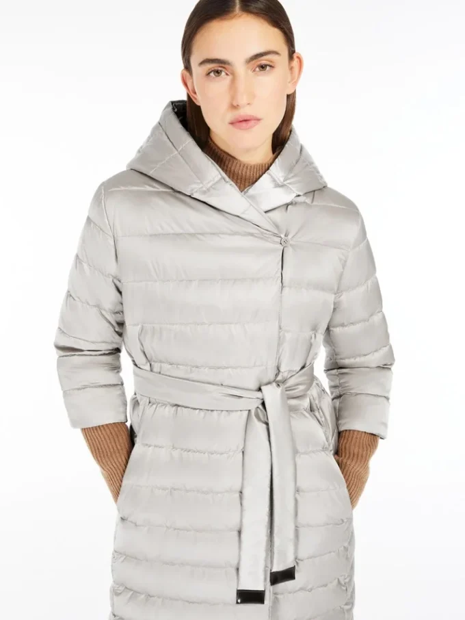 Wendbare Daunenjacke aus wasserabweisendem Satin, elfenbeinfarben Wendbare Daunenjacke aus wasserabweisendem Satin, elfenbeinfarben