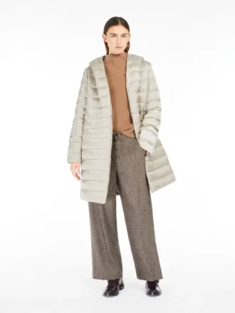 Wendbare Daunenjacke aus wasserabweisendem Satin, leicht Wendbare Daunenjacke aus wasserabweisendem Satin, leicht