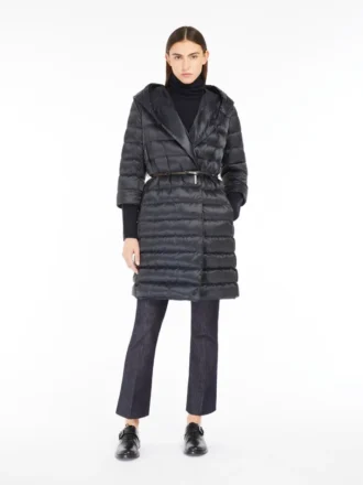 Wendbare Daunenjacke aus wasserabweisendem Satin, mitternachtsblau Wendbare Daunenjacke aus wasserabweisendem Satin, mitternachtsblau