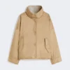 Wendbare, wattierte Jacke aus wasserabweisendem Canvas, haselnussbraun Wendbare, wattierte Jacke aus wasserabweisendem Canvas, haselnussbraun