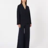 Zweireihige Jacke aus Viskose-Crêpe, ultramarinblau Zweireihige Jacke aus Viskose-Crêpe, ultramarinblau